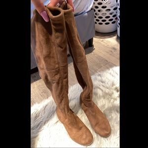 Size 8 above the knew boots brown suede material